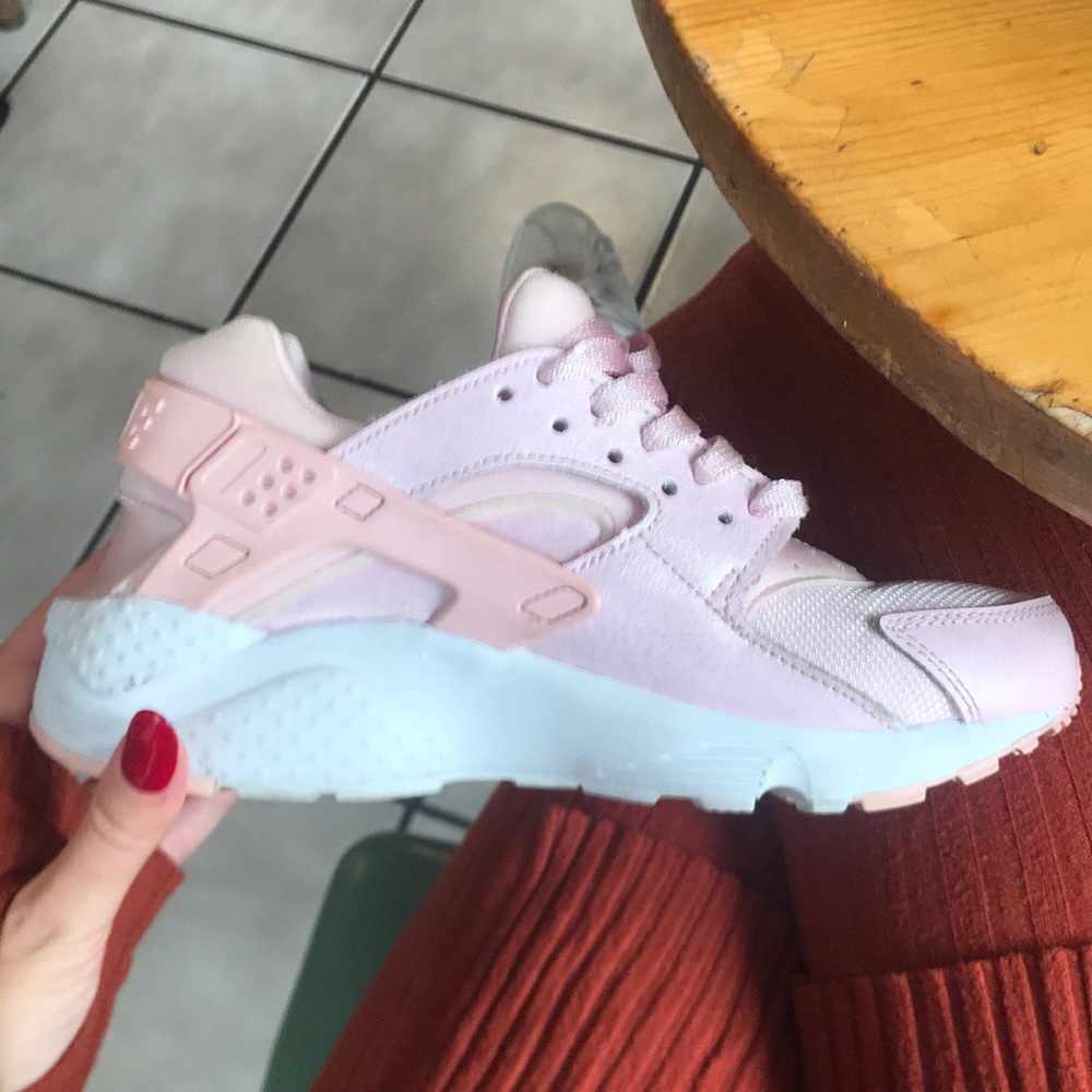 Pink haraches size 6